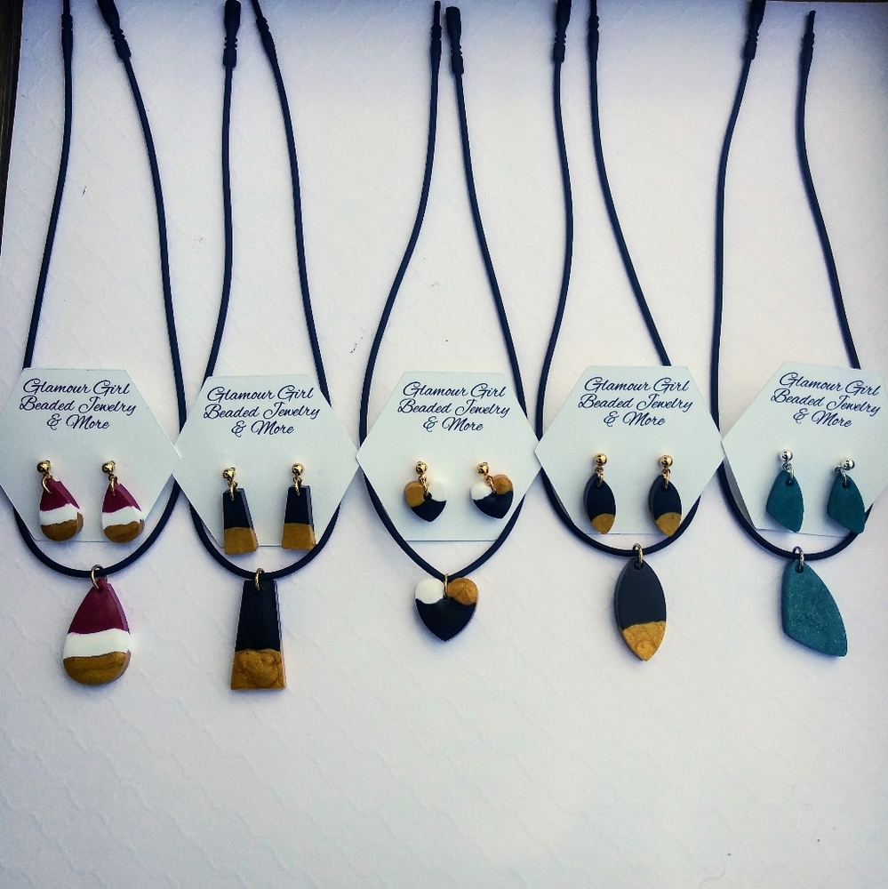 16in Stretch necklace with charm and earrings